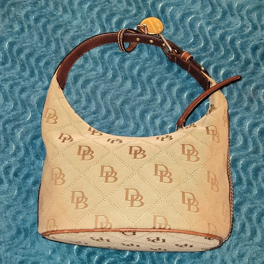 DOONEY & BOURKE CANVAS WITH LEATHER HANDBAG - Picture 3 of 9